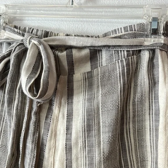 Francesca’s |.Harper Cream & Taupe Chambray Tie Elastic Waist Waist Pants - Picture 3 of 7
